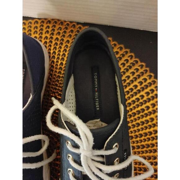 Tommy Hilfiger shoes size 8 - Picture 2 of 6